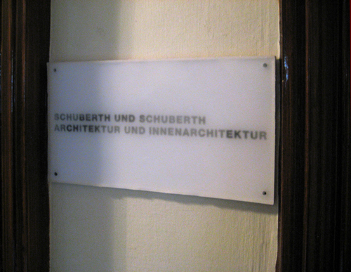 Schrift Schuberth und Schuberth